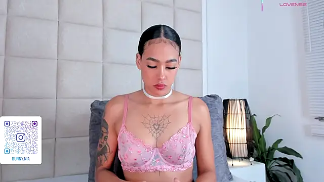 Snapshot of Nia_Bunny chatting on 10-01-25, 01:37 Nia Bunny online show from 10-01-25, 01:37