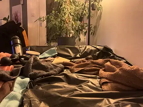 Snapshot of nickgode69 chatting on 02-02-25, 04:37 nickgode69 online show from 02-02-25, 04:37