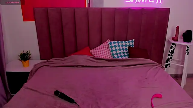 Diana Garrett online show from 10-05-25, 01:29