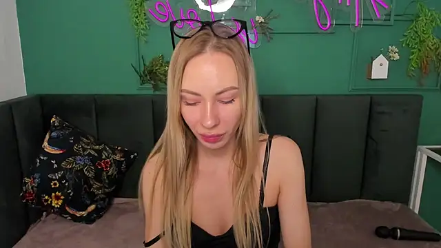 Diana Garrett online show from 10-09-25, 02:12