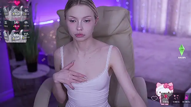 Snapshot of EviStar chatting on 10-04-25, 09:55 EviStar online show from 10-04-25, 09:55