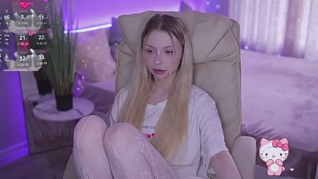 Snapshot of EviStar chatting on 09-19-25, 08:29 EviStar online show from 09-19-25, 08:29