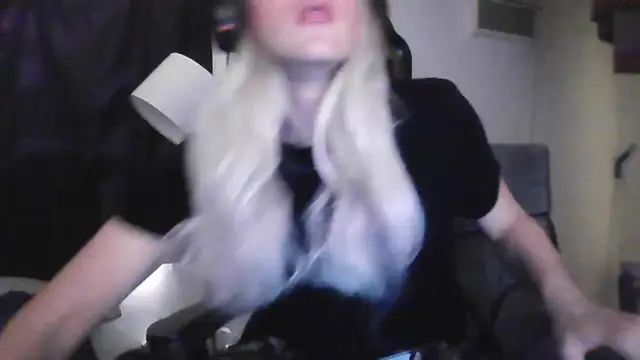Snapshot of sexyblondetrans chatting on 10-28-25, 09:03 sexyblondetrans online show from 10-28-25, 09:03
