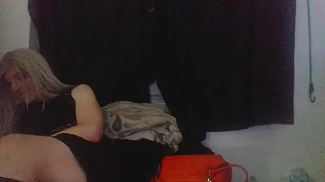 Snapshot of sexyblondetrans chatting on 10-04-25, 09:44 sexyblondetrans online show from 10-04-25, 09:44