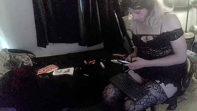 Snapshot of sexyblondetrans chatting on 11-05-25, 03:26 sexyblondetrans online show from 11-05-25, 03:26