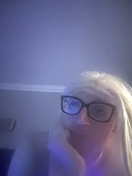 Snapshot of sexyblondetrans chatting on 11-12-25, 06:39 sexyblondetrans online show from 11-12-25, 06:39