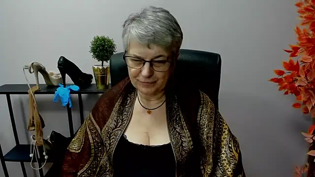 Snapshot of IrisDream chatting on 02-24-25, 01:53 IrisDream online show from 02-24-25, 01:53