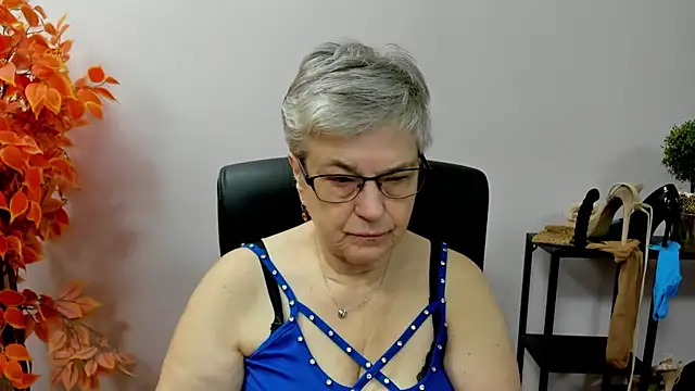 Snapshot of IrisDream chatting on 10-21-25, 06:13 IrisDream online show from 10-21-25, 06:13