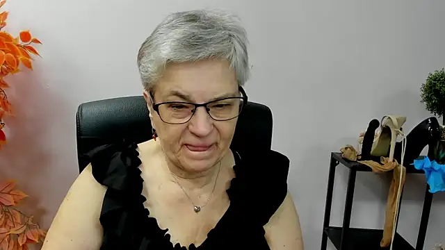 Snapshot of IrisDream chatting on 10-09-25, 06:14 IrisDream online show from 10-09-25, 06:14