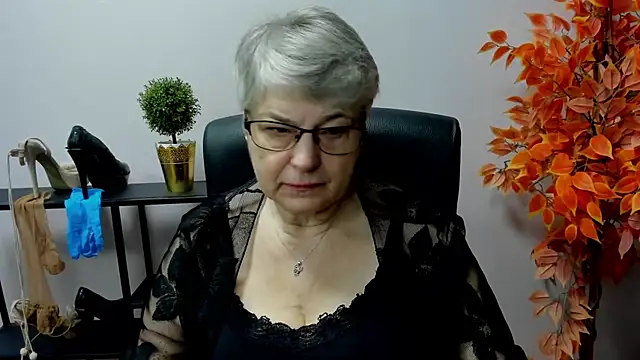 Snapshot of IrisDream chatting on 03-03-25, 07:24 IrisDream online show from 03-03-25, 07:24