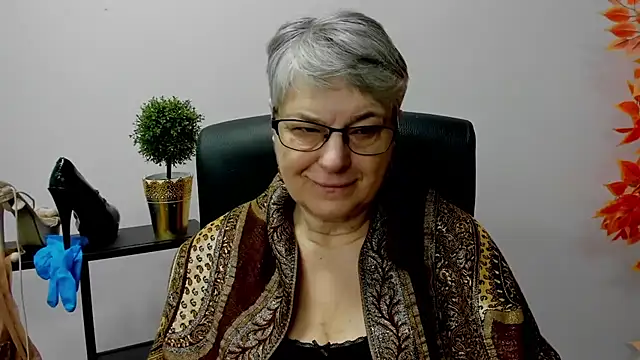 Snapshot of IrisDream chatting on 02-18-25, 07:21 IrisDream online show from 02-18-25, 07:21