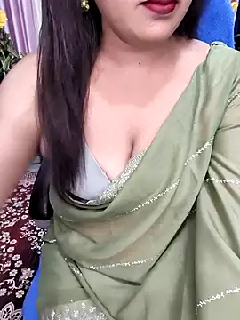Snapshot of Cute-Raashii chatting on 04-21-26, 11:11 Cute-Raashii online show from 04-21-26, 11:11