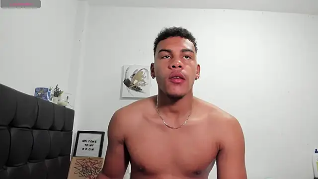 Snapshot of RoddyRich11 chatting on 01-10-26, 11:49 RoddyRich11 online show from 01-10-26, 11:49