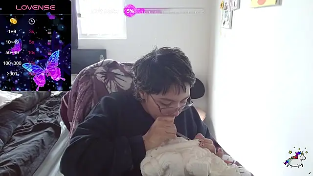 TRIXIE TANG28 online show from 11-16-25, 06:01