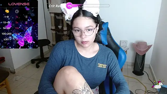 Snapshot of TRIXIE_TANG28 chatting on 02-13-26, 02:55 TRIXIE TANG28 online show from 02-13-26, 02:55