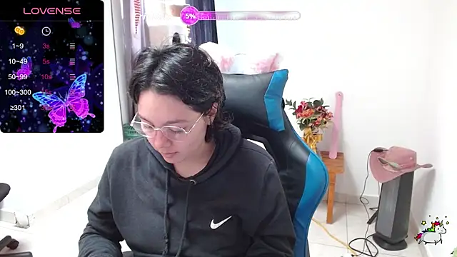 Snapshot of TRIXIE_TANG28 chatting on 02-24-26, 07:04 TRIXIE TANG28 online show from 02-24-26, 07:04