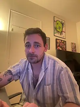 Snapshot of defbond420 chatting on 10-17-25, 10:00 defbond420 online show from 10-17-25, 10:00