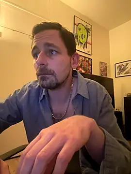 Snapshot of defbond420 chatting on 10-25-25, 11:05 defbond420 online show from 10-25-25, 11:05