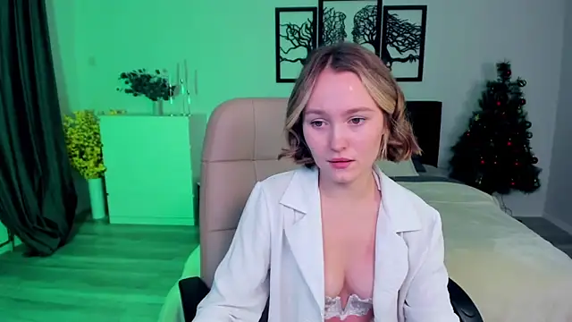 BritnieCute online show from 01-28-25, 06:38