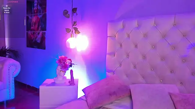 Snapshot of ZoeHarris chatting on 09-24-25, 12:11 ZoeHarris online show from 09-24-25, 12:11