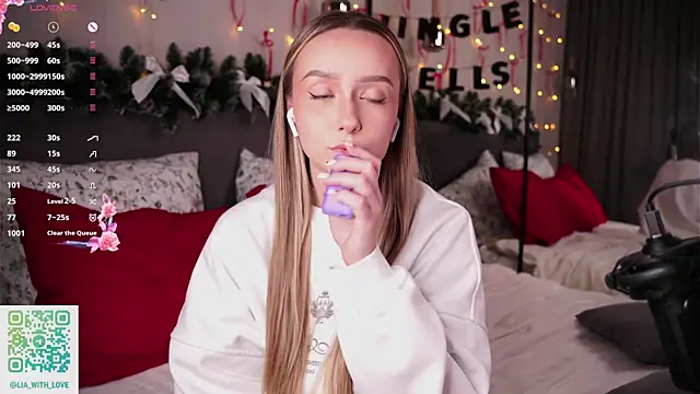 HollisBeckett online show from 12-21-25, 03:08