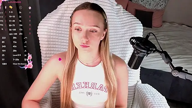 HollisBeckett online show from 02-27-26, 03:18