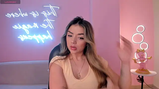 Snapshot of ChloePreston_ chatting on 03-11-25, 10:40 ChloePreston online show from 03-11-25, 10:40