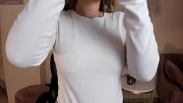 Snapshot of ChloePreston_ chatting on 03-17-25, 10:38 ChloePreston online show from 03-17-25, 10:38