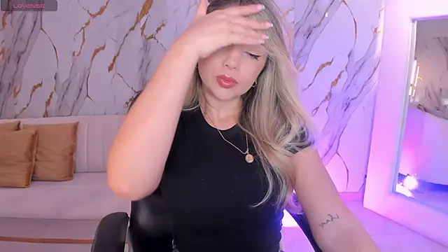 Snapshot of ChloePreston_ chatting on 02-11-26, 11:21 ChloePreston online show from 02-11-26, 11:21