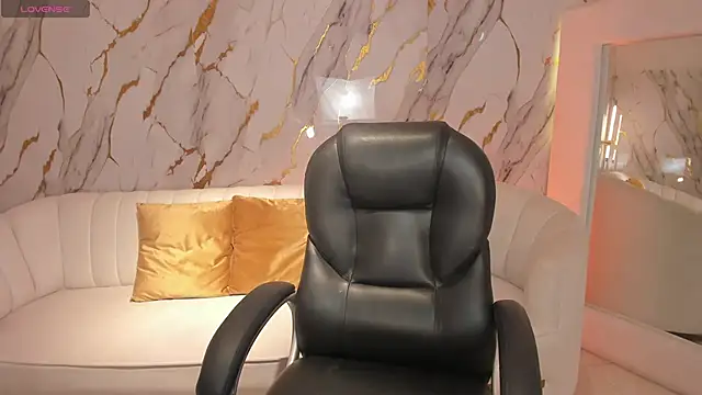 Snapshot of ChloePreston_ chatting on 02-14-26, 11:21 ChloePreston online show from 02-14-26, 11:21