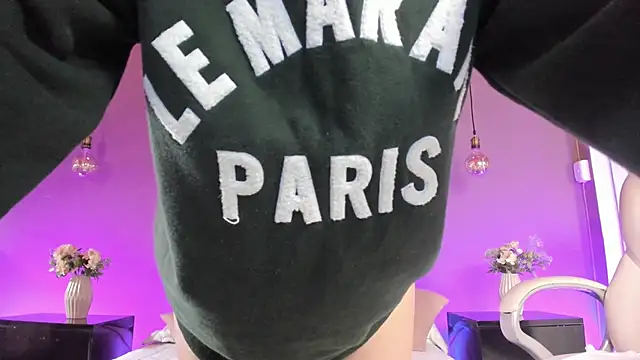 BellaClaiir online show from 11-04-25, 03:05