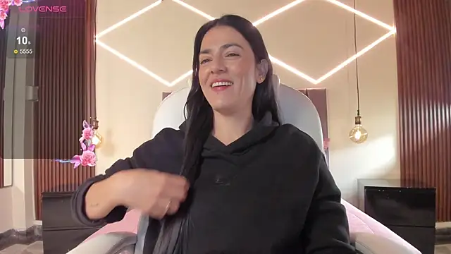 BellaClaiir online show from 04-16-26, 03:24