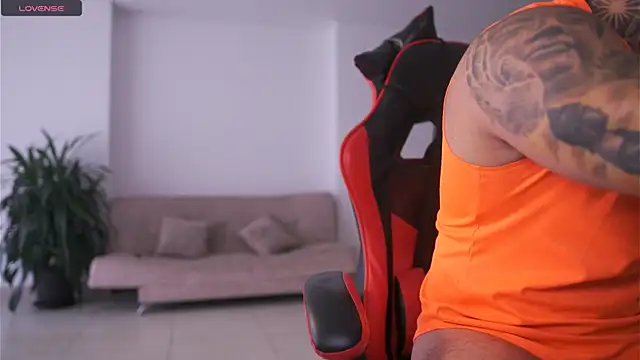 LeoSalvatore  online show from 11-30-25, 08:53