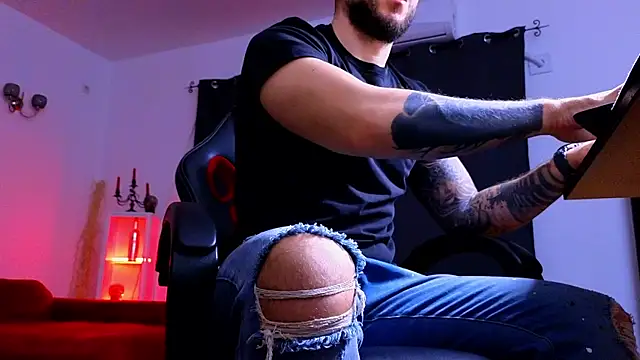 MightyAaron66 online show from 12-17-25, 05:34