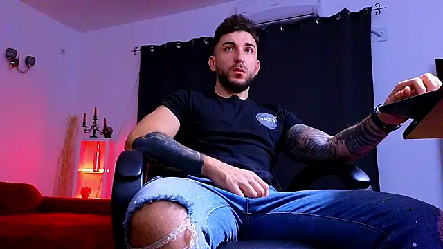 MightyAaron66 online show from 11-21-25, 03:38