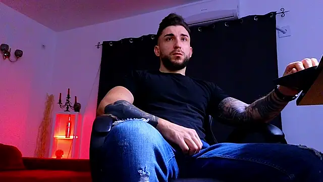 MightyAaron66 online show from 12-19-25, 03:32