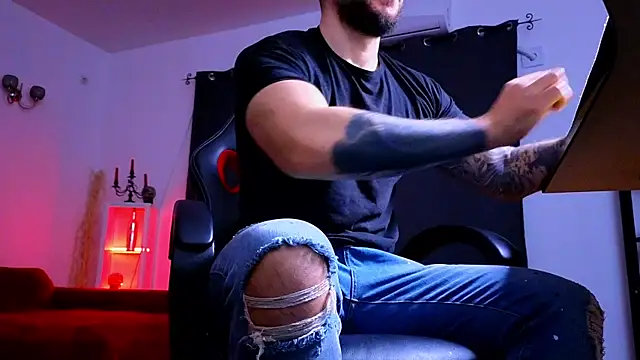 MightyAaron66 online show from 12-15-25, 05:02