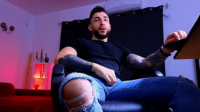 MightyAaron66 online show from 12-21-25, 05:42