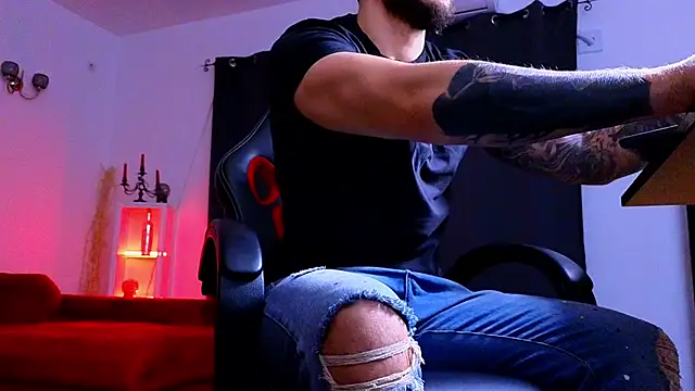 MightyAaron66 online show from 11-30-25, 04:46