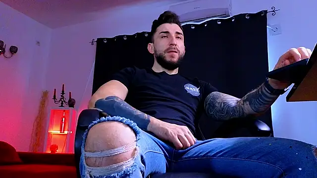 MightyAaron66 online show from 12-18-25, 07:35