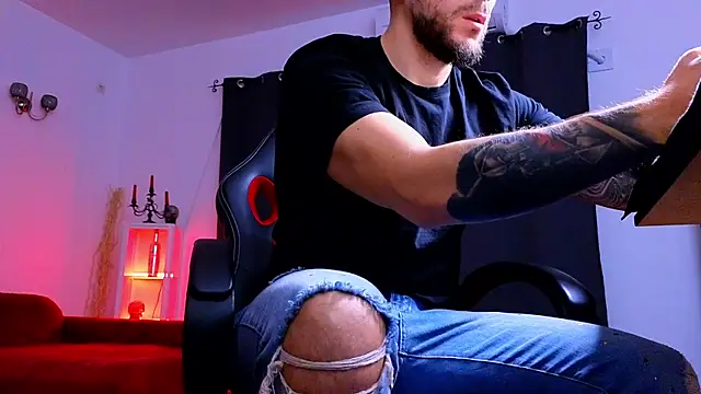 MightyAaron66 online show from 10-27-25, 04:35