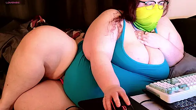 Snapshot of DoubleCherryBombXO chatting on 10-25-25, 06:34 DoubleCherryBombXO online show from 10-25-25, 06:34