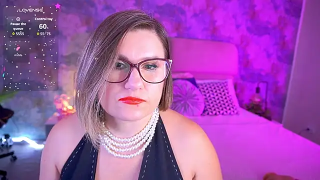 Snapshot of KiraRoxx chatting on 02-27-26, 03:45 KiraRoxx online show from 02-27-26, 03:45