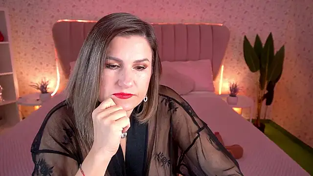 Snapshot of KiraRoxx chatting on 02-18-26, 06:04 KiraRoxx online show from 02-18-26, 06:04