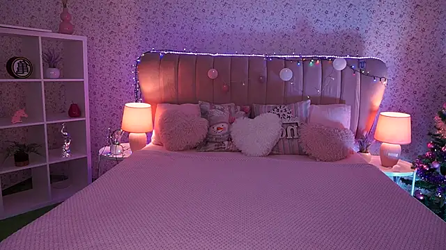 KiraRoxx online show from 12-21-25, 10:54