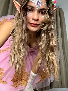 cuteluci  online show from 10-31-25, 12:13