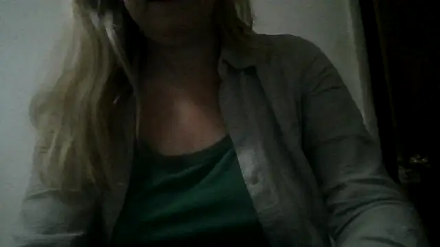 Snapshot of Emilylyn2501 chatting on 12-05-24, 10:28 Emilylyn2501 online show from 12-05-24, 10:28