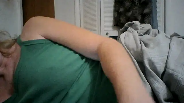 Snapshot of Emilylyn2501 chatting on 12-21-24, 08:43 Emilylyn2501 online show from 12-21-24, 08:43
