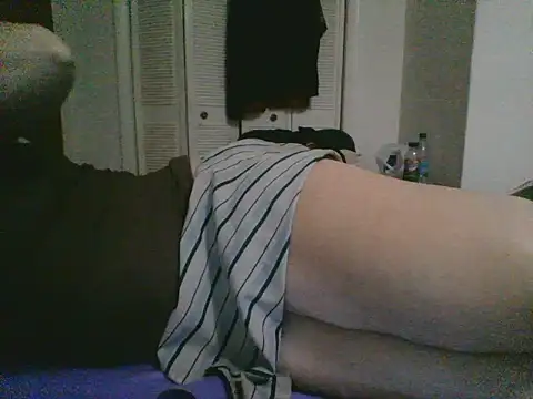 Snapshot of Emilylyn2501 chatting on 10-08-25, 01:18 Emilylyn2501 online show from 10-08-25, 01:18