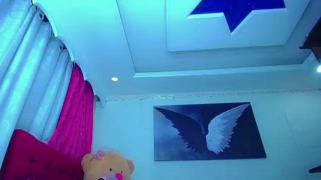 NahomiCamper online show from 12-14-25, 04:45